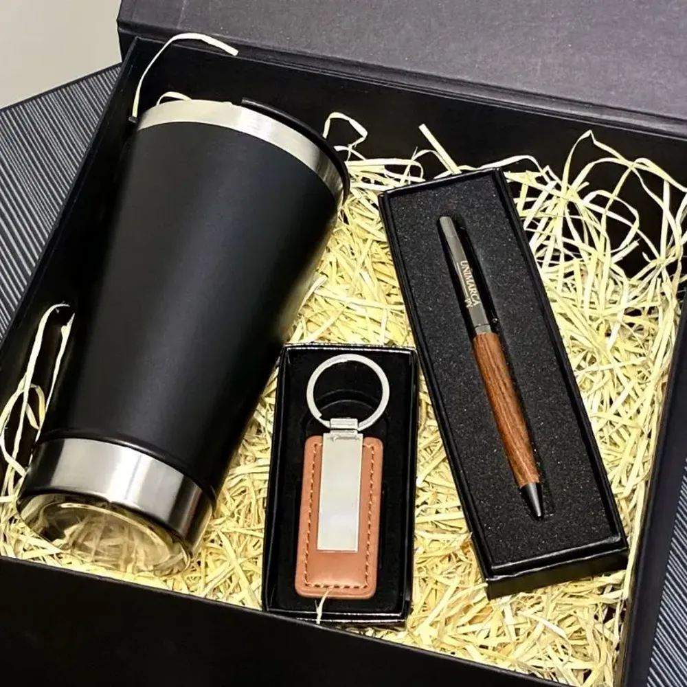 Kit ejecutivo con vaso térmico, bolígrafo y llavero personalizados - UnimarcaPY