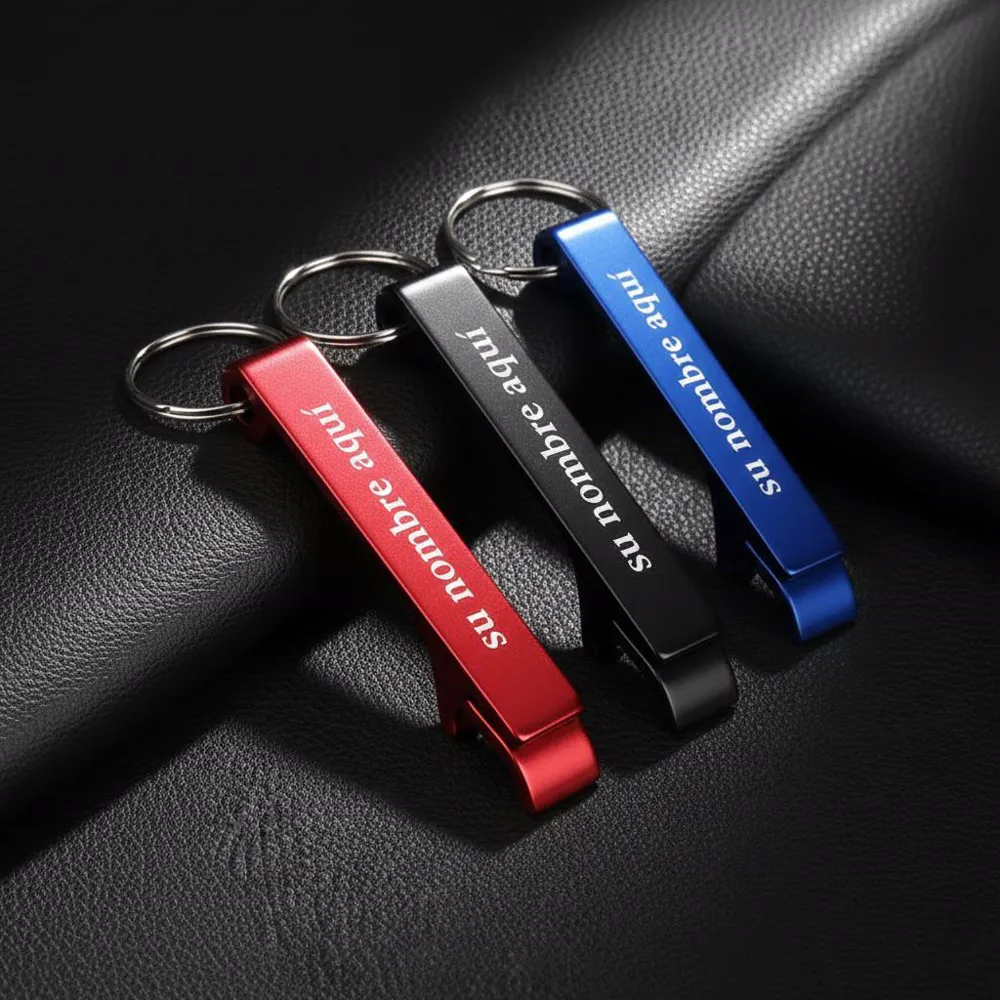 Llaveros abrebotellas personalizados en rojo, negro y azul con nombre grabado - UnimarcaPY