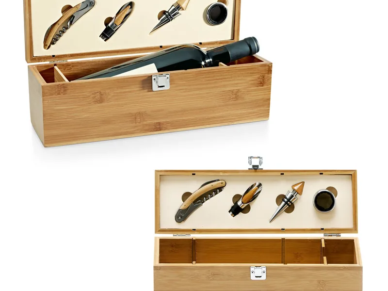 Set de vino en caja de bambú con sacacorchos, dosificador y tapón personalizado - UnimarcaPY