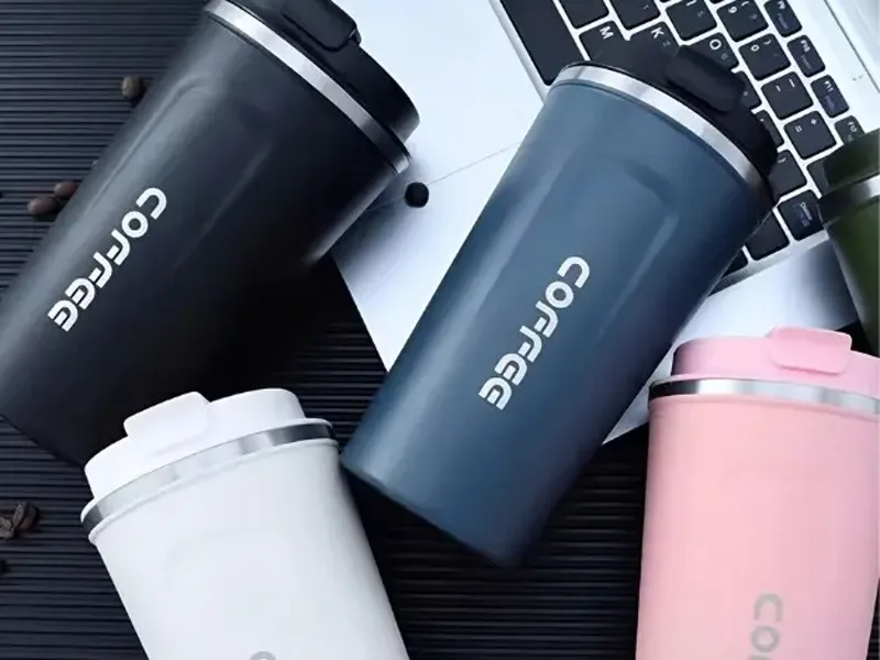 Vasos térmicos de café personalizados en negro, azul, blanco y rosa con grabado láser - UnimarcaPY
